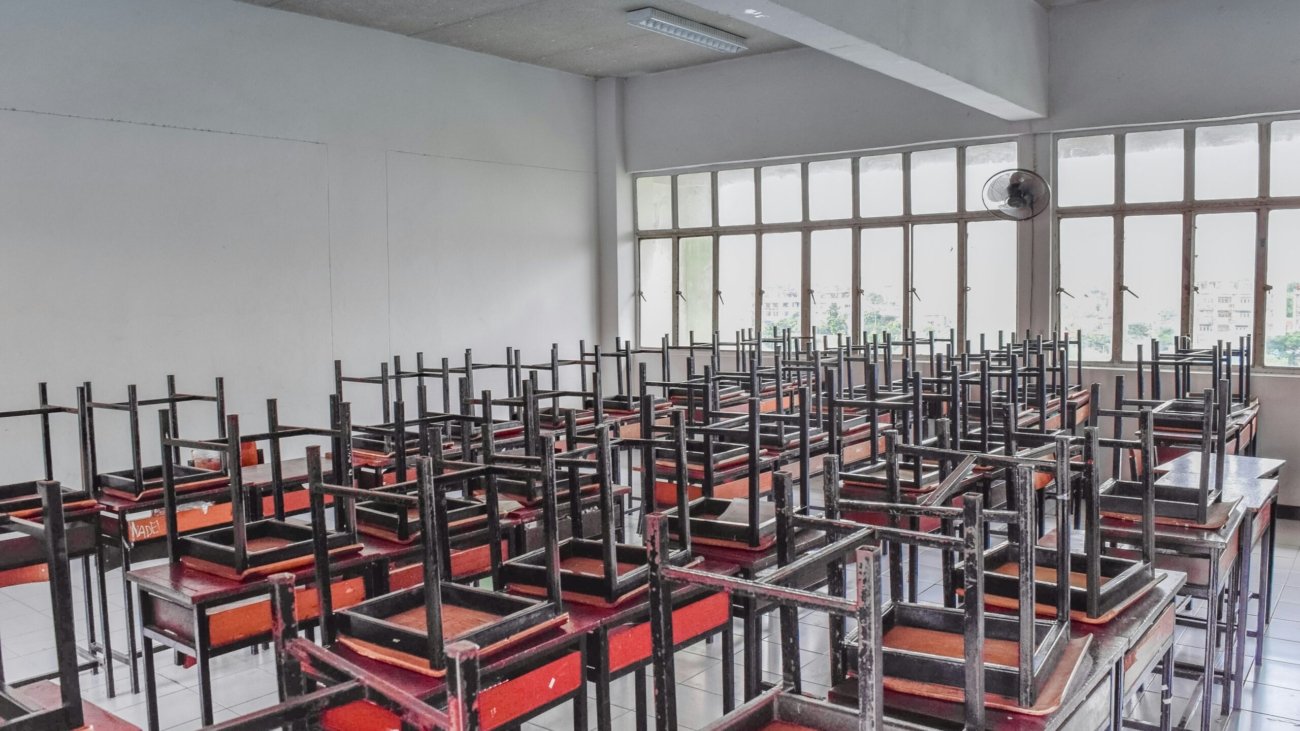 A large room filled with lots of red chairs