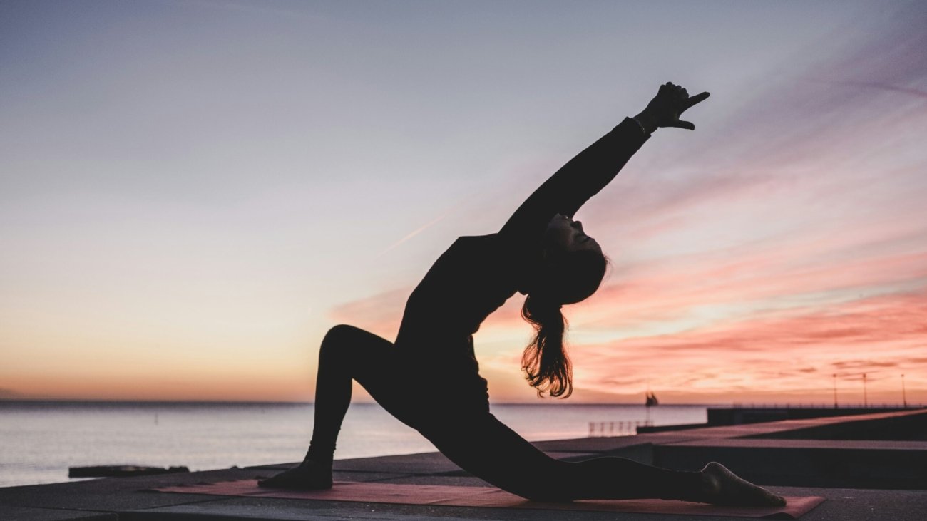 silhouette photography of woman doing yoga