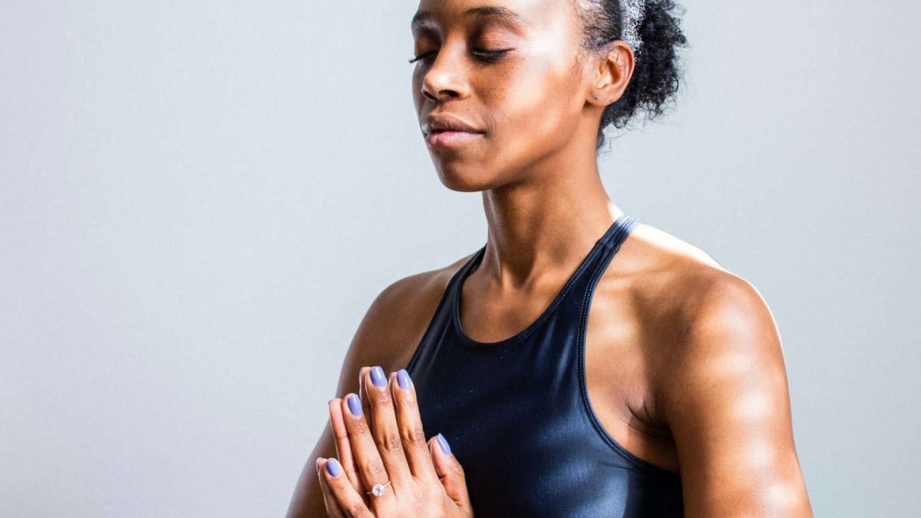 woman wearing black sports bra